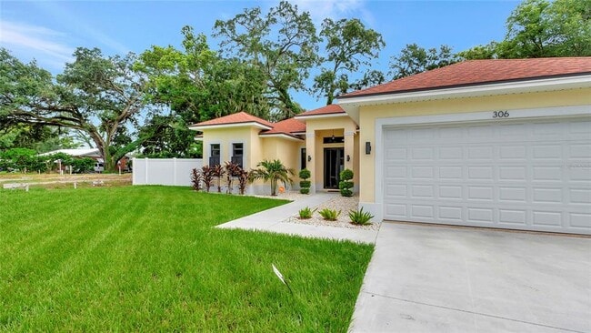 property at 306 E Clay Ave