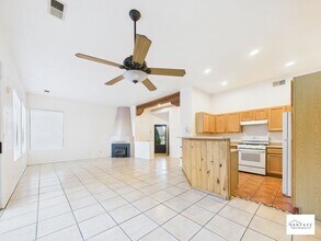 4049 Los Milagros Ave in Santa Fe, NM - Foto de edificio - Building Photo