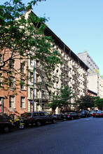 352-360 W 15th St in New York, NY - Building Photo - Building Photo