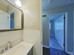 770 Manresa Ln in Florissant, MO - Foto de edificio - Building Photo