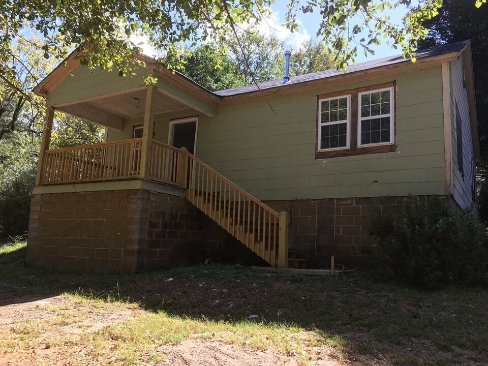 604 Elm St in Hogansville, GA - Building Photo