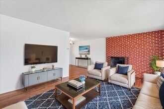 19 Dakota St in Hicksville, NY - Building Photo - Building Photo