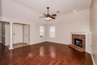 10255 Green Moss Dr S in Cordova, TN - Building Photo - Building Photo