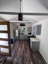 800 Toro Canyon Rd in Santa Barbara, CA - Foto de edificio - Building Photo