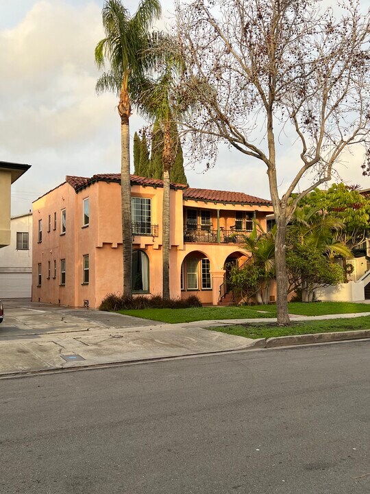 6087 Cashio St in Los Angeles, CA - Building Photo