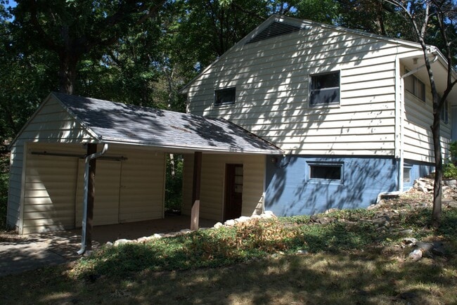 819 Edgewood Ave in Columbia, MO - Building Photo - Building Photo