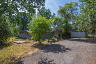 18623 Oasis Rd in Redding, CA - Building Photo - Building Photo