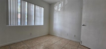 1464 Springside Dr in Weston, FL - Foto de edificio - Building Photo