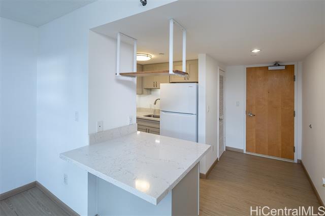 545 Queen St in Honolulu, HI - Building Photo - Building Photo