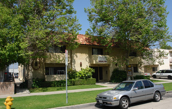 Villa Esperanza Apartments in Canoga Park, CA - Building Photo - Building Photo