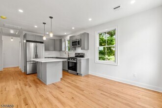 43 Franklin Ave in Midland Park, NJ - Building Photo - Building Photo