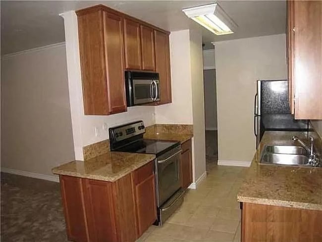 9909 Azuaga St in San Diego, CA - Building Photo - Building Photo