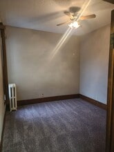 1363 Iowa St, Unit #3 in Dubuque, IA - Building Photo - Building Photo