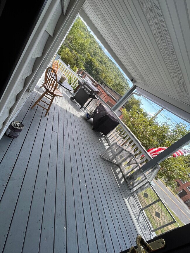 15 Bethany Rd Rentals in Beacon Falls, CT