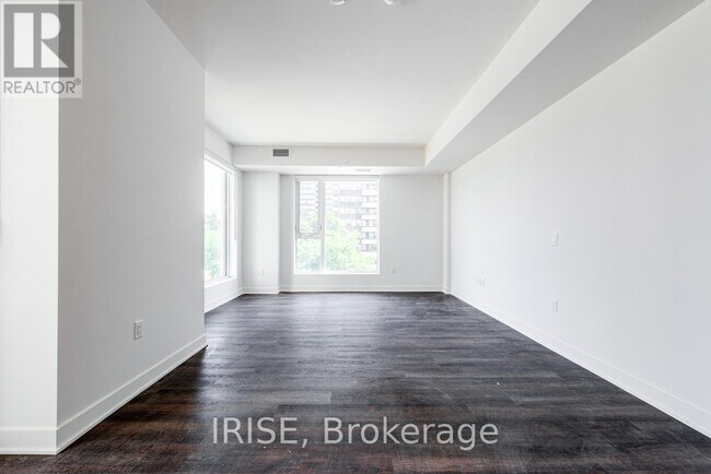 3030 Pharmacy Ave in Toronto, ON - Building Photo - Building Photo