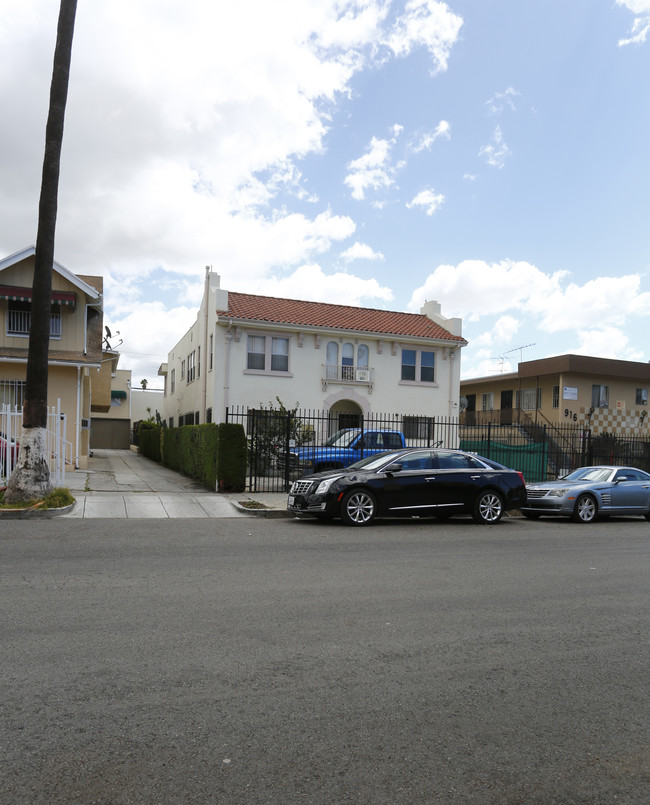 912-914 S Kenmore Ave in Los Angeles, CA - Foto de edificio - Building Photo