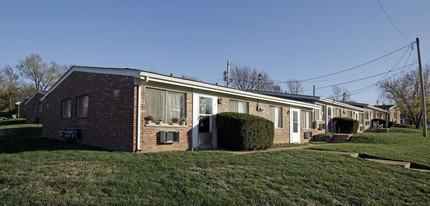 Camelot Apartments in St. Ann, MO - Building Photo - Building Photo