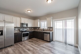 654 S Saturn Ave in Idaho Falls, ID - Foto de edificio - Building Photo