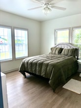 324 S Saunders Ave in Tyler, TX - Foto de edificio - Building Photo