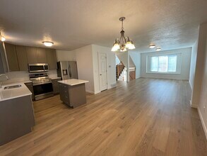 9485 S Fairway View Dr in Sandy, UT - Building Photo - Building Photo