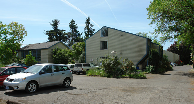 Cedar Crest in Corvallis, OR - Foto de edificio - Building Photo