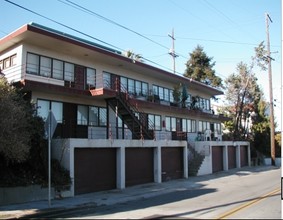 221 Escobar St in Martinez, CA - Foto de edificio - Building Photo