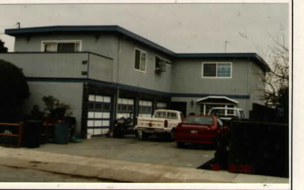 517-519 E Santa Inez Ave in San Mateo, CA - Building Photo - Building Photo