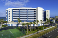 Buccaneer South in Satellite Beach, FL - Foto de edificio - Building Photo