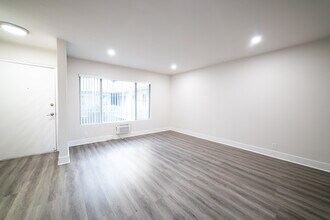 2233 Ridgeley Dr in Los Angeles, CA - Building Photo - Building Photo