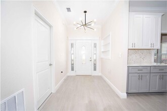 4995 NE 125th Lp in Wildwood, FL - Building Photo - Building Photo