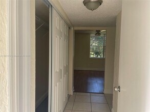 9495 Evergreen Pl, Unit 207 in Davie, FL - Building Photo - Building Photo