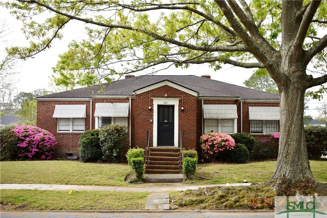 601 E 52nd St in Savannah, GA - Building Photo