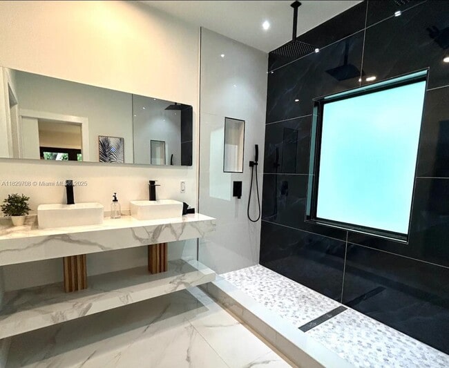 2360 SW 12th St in Miami, FL - Building Photo - Building Photo