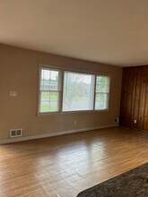 7201 Lorenzo Ln in Louisville, KY - Building Photo - Building Photo