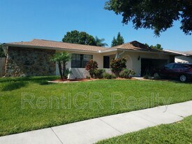 1530 Fife Ct in Dunedin, FL - Building Photo