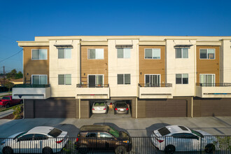 3801 Franklin Ave in Fullerton, CA - Foto de edificio - Building Photo