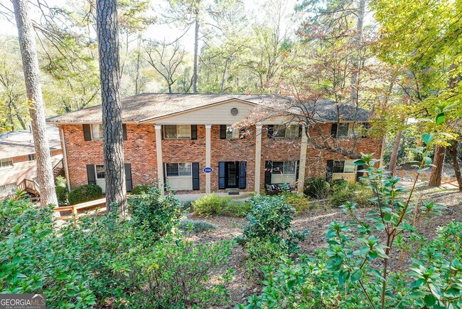 2516 Peachwood Cir NE in Atlanta, GA - Foto de edificio - Building Photo