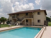 1318-1322 SE 40th Ter in Cape Coral, FL - Foto de edificio - Building Photo