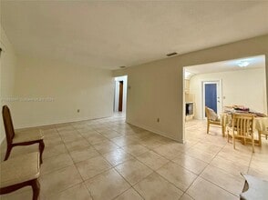 2916 NW 13th St-Unit -2916 in Miami, FL - Building Photo - Building Photo