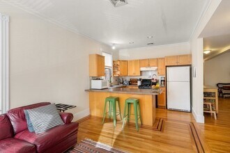 12 Magnolia Ave, Unit 1 in Cambridge, MA - Foto de edificio - Building Photo