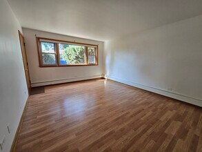 7124 W Jarvis Ave in Niles, IL - Building Photo - Building Photo