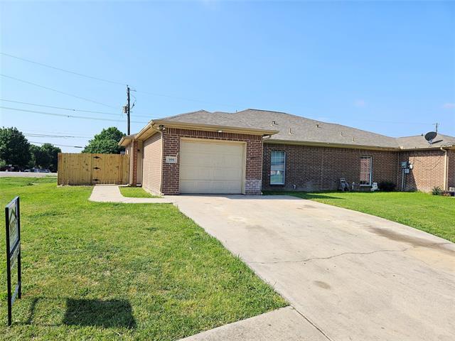 999 Lake Dr in Grand Prairie, TX - Building Photo