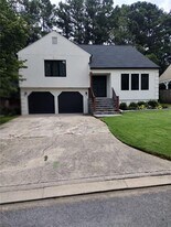 174 Bridgestone Dr in Marietta, GA - Building Photo