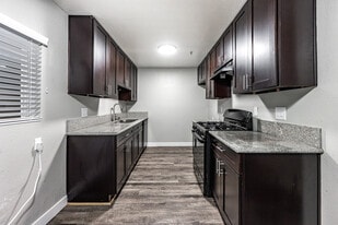 Sereno Hills in Los Angeles, CA - Building Photo