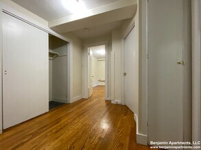 1589 Beacon St, Unit B in Brookline, MA - Foto de edificio - Building Photo