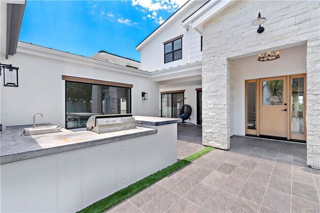 2507 Alta Vista Dr in Newport Beach, CA - Building Photo - Building Photo