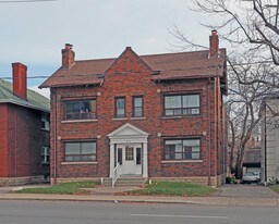 977 Avenue Rd in Toronto, ON - Building Photo