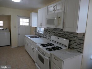4033 Filbert St in Philadelphia, PA - Foto de edificio - Building Photo