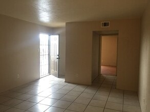 1620 N Wilmot Rd, Unit 1620 N Wilmot Rd E241 in Tucson, AZ - Building Photo - Building Photo