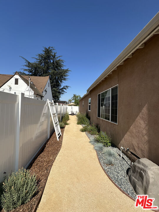 6442 Wilkinson Ave in Los Angeles, CA - Building Photo - Building Photo